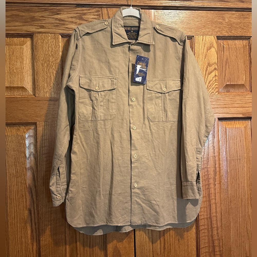 NWT Comfort Outfitters Men's Tan Button-Up shirt Size Medium